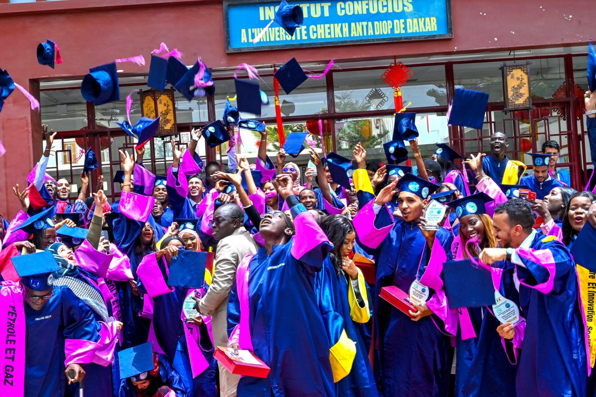 Cérémonie de remise de parchemins à l&rsquo;Institut Confucius de l&rsquo;Université Cheikh Anta Diop