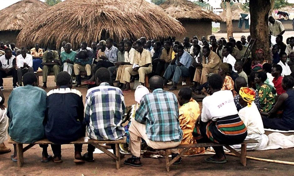 https://icitoyennes.org/wp-content/uploads/2024/09/meeting-of-people-in-village-in-uganda-africa-1152x779-4.jpg